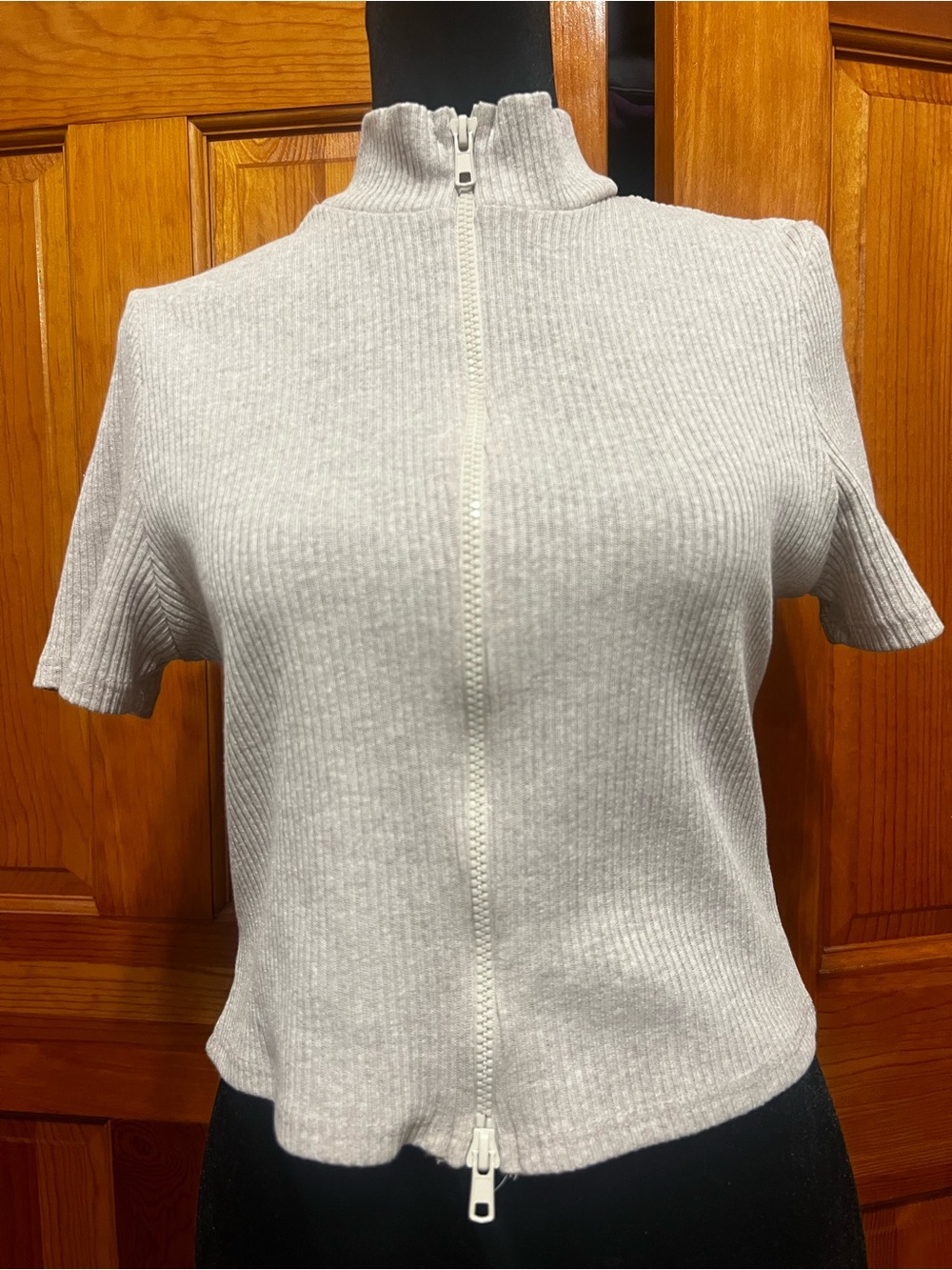 PrettyLittleThing Light Gray Ribbed Zip-Up Crop Top